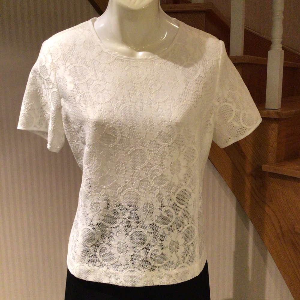 🛍2 for $30🛍NWOT White lace short sleeve top bodice is fully lined
